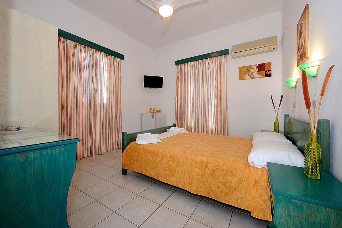 Manousos Rooms Adamantas  Luaran gambar